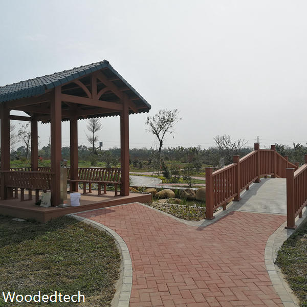 Lattice Plastic Wood Design Ideas for Outdoor Landscaping