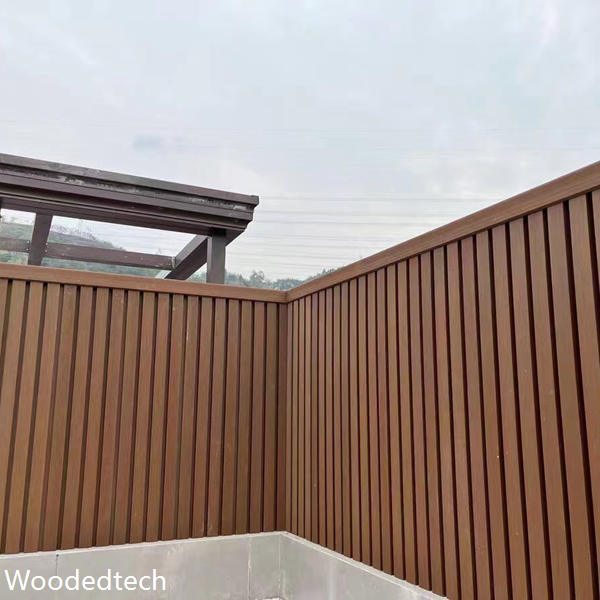 How does colonnade wood WPC integrated lighting enhance outdoor design
